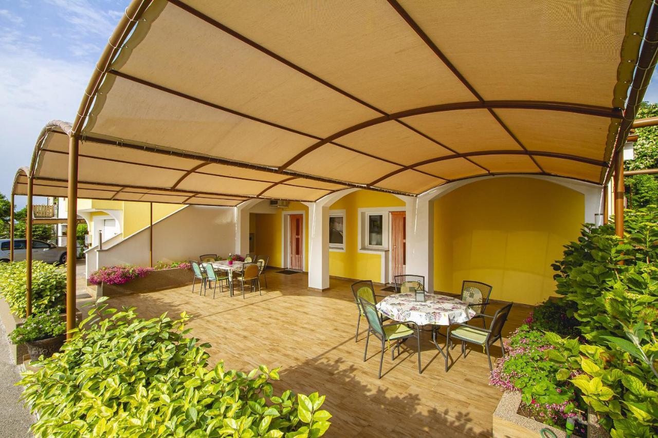 Apartmani Justic Njivice Exteriör bild