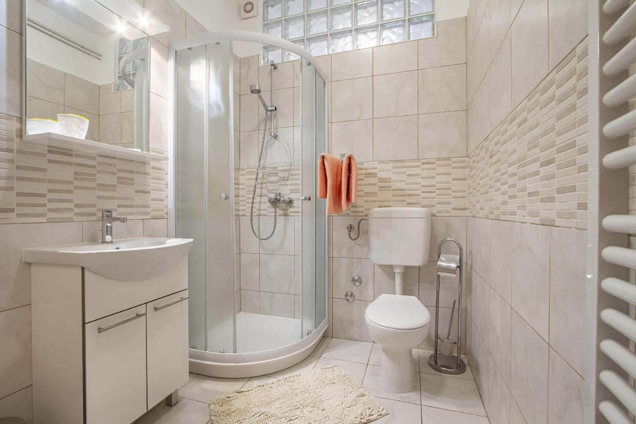 Apartmani Justic Njivice Exteriör bild