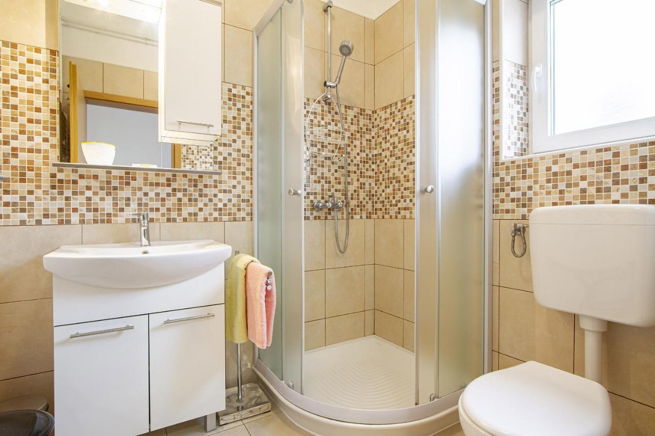 Apartmani Justic Njivice Exteriör bild
