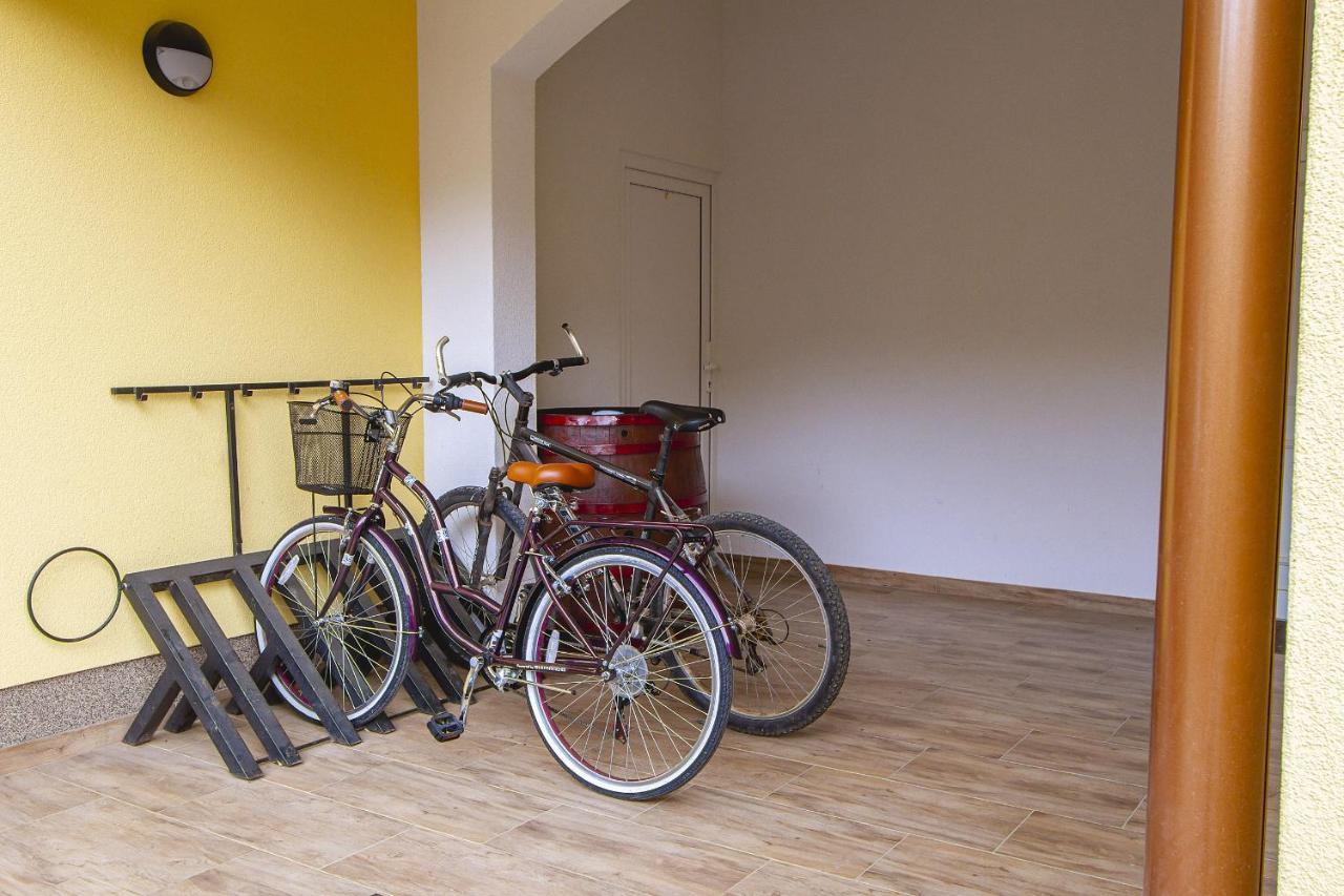 Apartmani Justic Njivice Exteriör bild
