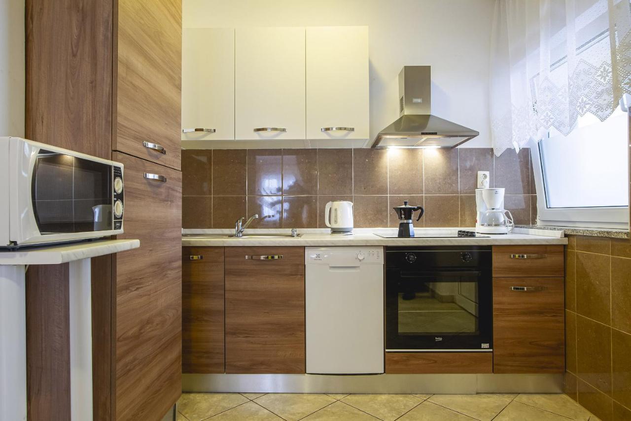 Apartmani Justic Njivice Exteriör bild