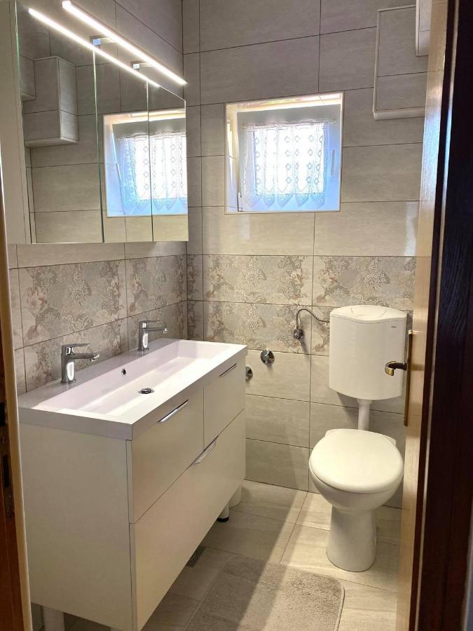 Apartmani Justic Njivice Exteriör bild