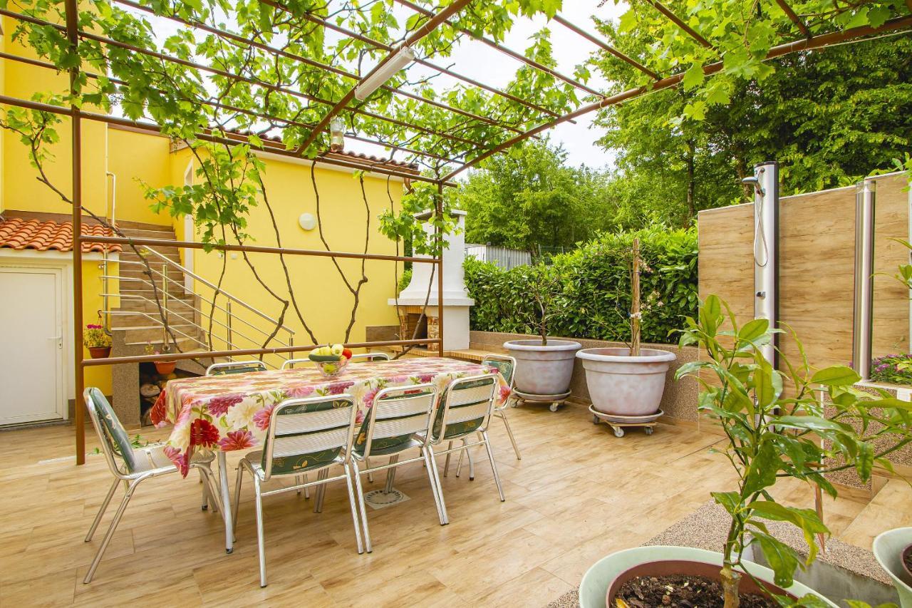 Apartmani Justic Njivice Exteriör bild