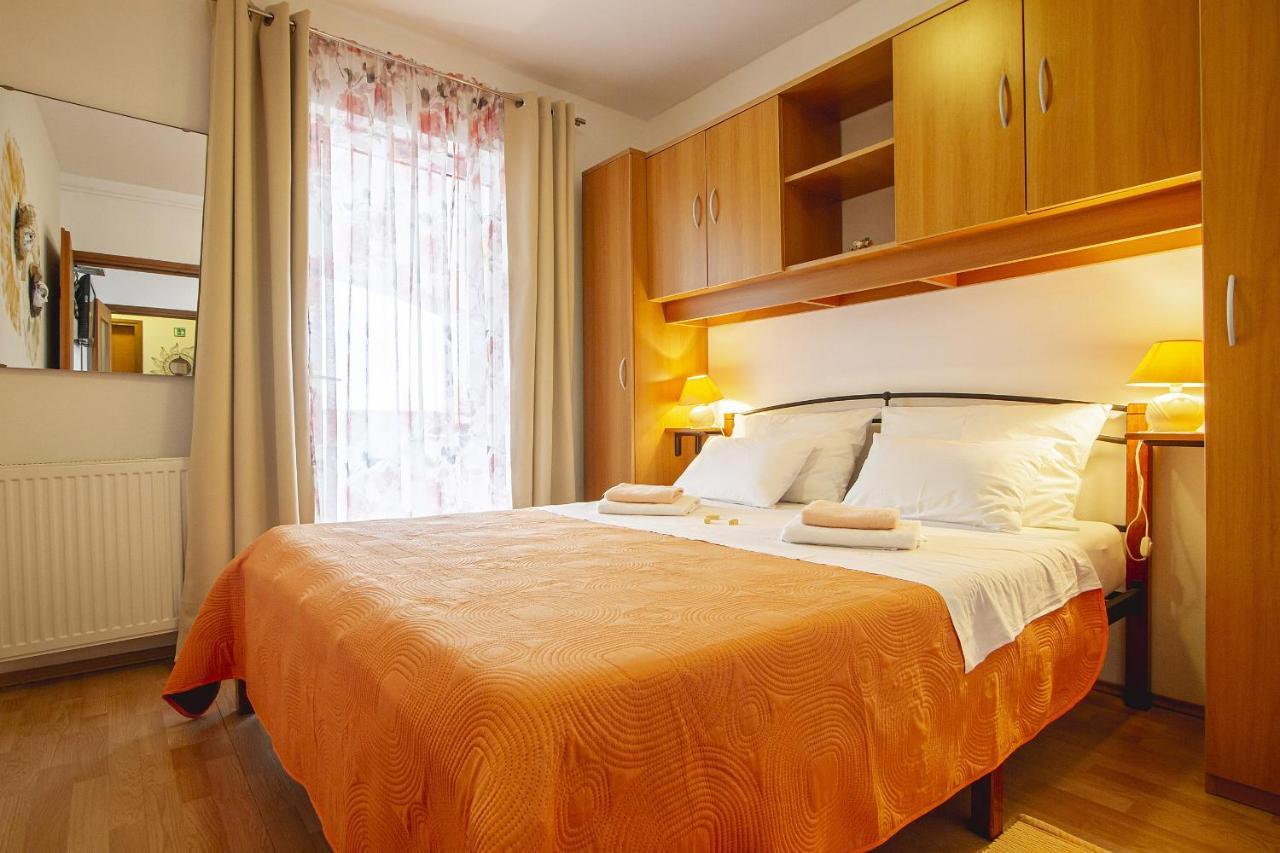 Apartmani Justic Njivice Exteriör bild